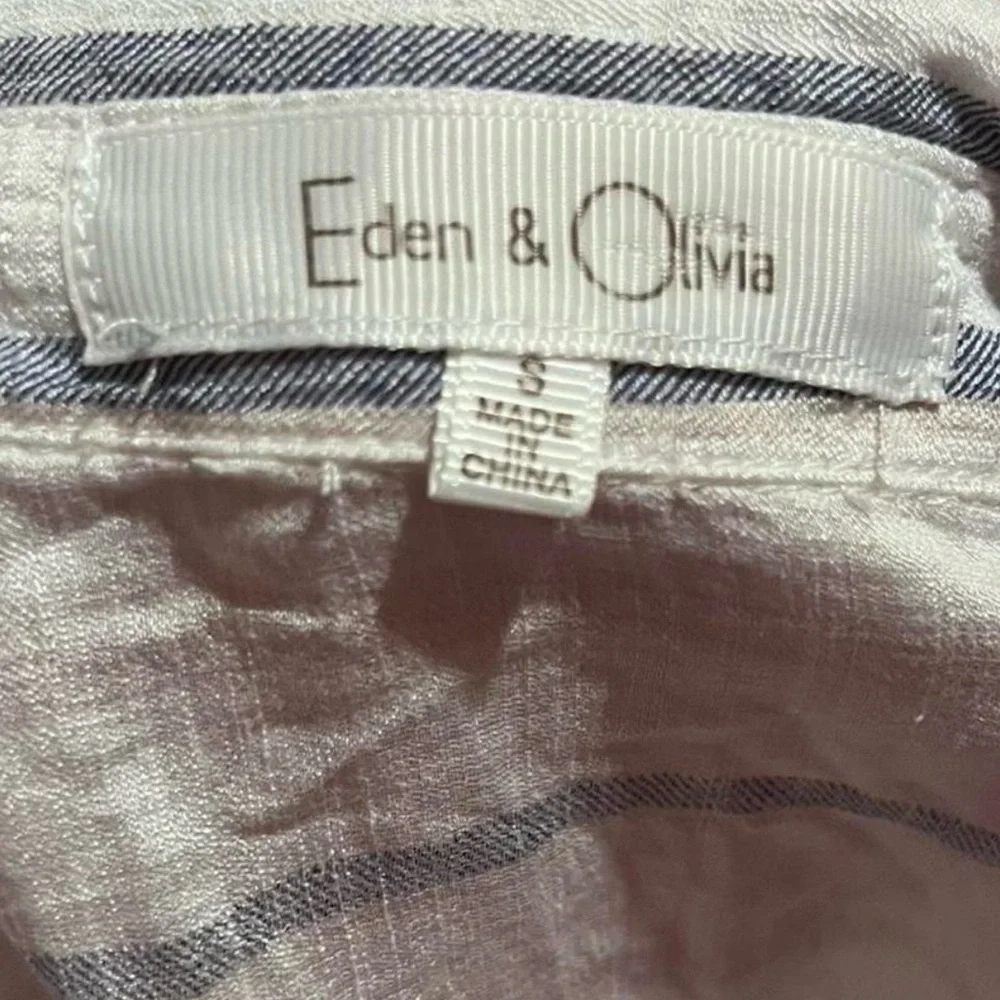 Eden & Olivia White and Blue Striped Button Down Shirt Size Small